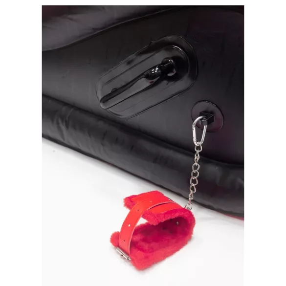 Desirel Magic Pillow - Oppusteligt BDSM-sexmøbel - med håndjern (rød)