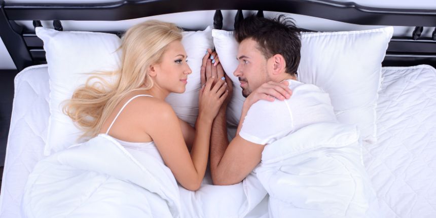 Unge voksne par udforsker hinanden for første gang | lovesexshop.dk sex shop