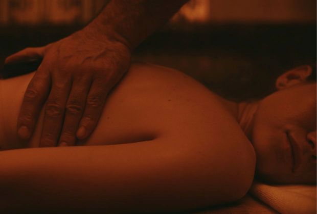 Erotisk massage: Sådan giver du din partner en sanselig massage